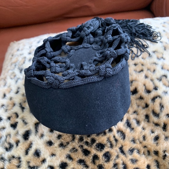 Vintage 1943 Black Macrame Wool Hat with Tassel Marshall Fields Chicago - Picture 9 of 9